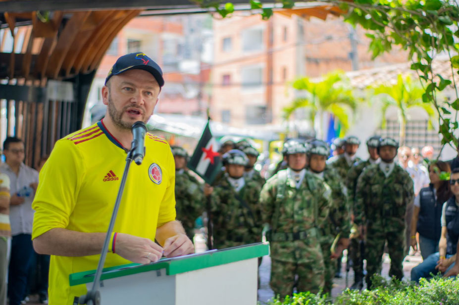 Santi Montoya Senador Santi Montoya Senador